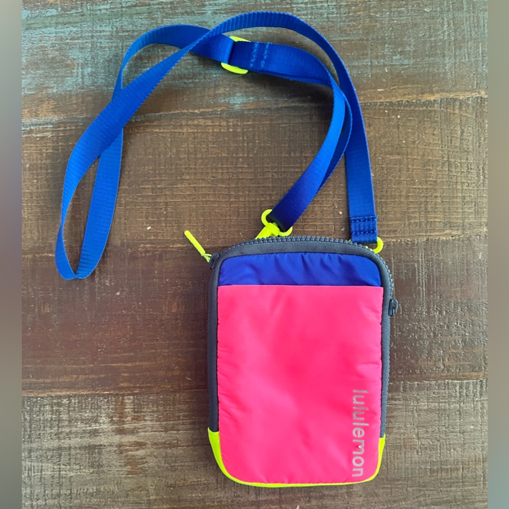 Lululemon neon crossbody EUC